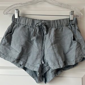 On The Road linen chambray shorts